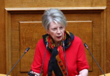 Σύγκρουση Ακρίτα με Δαβαράκη για τον Γιωτόπουλο: «Ούτε καν βραχιολάκι σε έναν 82χρονο;», «25 χρόνια ακατέβατα»