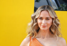 Emily Blunt: Επέλεξε μια ανοιξιάτικη απόχρωση για το καλοκαιρινό της μανικιούρ