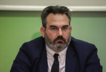ΠΑΣΟΚ για την παραίτηση του Θύμιου Μπακογιάννη από το ΥΠΕΝ: Η κυβέρνηση δεν μπορεί να κρύψει την υπόθεση κάτω από το χαλί