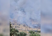 Φωτιά στον Ασπρόπυργο: Καίει σε χαμηλή βλάστηση, επιχειρεί ελικόπτερο