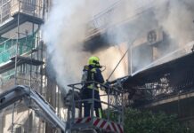 Φωτιά στην Καλλιθέα: «Πήδηξε πάνω μας, την πιάσαμε και το σπίτι κάηκε ολοσχερώς», λέει στο newsit.gr ο διανομέας που έσωσε την 75χρονη
