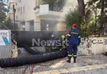 Φωτιά στην Αγία Παρασκευή σε υπόγειο γκαράζ – Δείτε βίντεο και φωτογραφίες από την επιχείρηση των πυροσβεστών