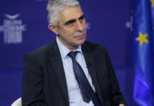 Πυρά Γιώργου Τσίπρα προς τους αποχωρήσαντες της Νέας Αριστεράς με αναφορά στον «Θανασάκη τον Πολιτευόμενο»: Βλέπουμε ρόλους στην πολιτική ζωή χωρίς ντομάτες