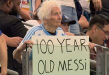 Μουντιάλ 2026: Γιαγιά 100 ετών στο Αργεντινή – Αυστρία με πανό για τον Λιονέλ Μέσι
