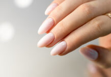 Invisible nails: Το αγαπημένο nail trend των μανικιουρίστ