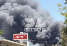 Φωτιά σε εργοστάσιο χαρτιών στο Ηράκλειο: Καίγονται τρία σπίτια, μήνυμα του 112 για τους καπνούς