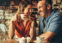 Πώς αλλάζει το dating μετά τα 40 (και γιατί είναι καλύτερο!)