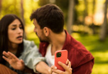 Micro-cheating: Η γκρίζα ζώνη των σχέσεων που δοκιμάζει την εμπιστοσύνη