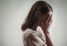 Άγιοι Ανάργυροι: «Μου είπαν να τον προκαλέσω να με χτυπήσει για να τον συλλάβουν», καταγγέλλει 35χρονη μητέρα