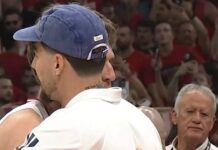 Ολυμπιακός – Παναθηναϊκός: Η αγκαλιά του Χουάντσο με τον Βεζένκοφ μετά το τέλος του 5ου τελικού της GBL