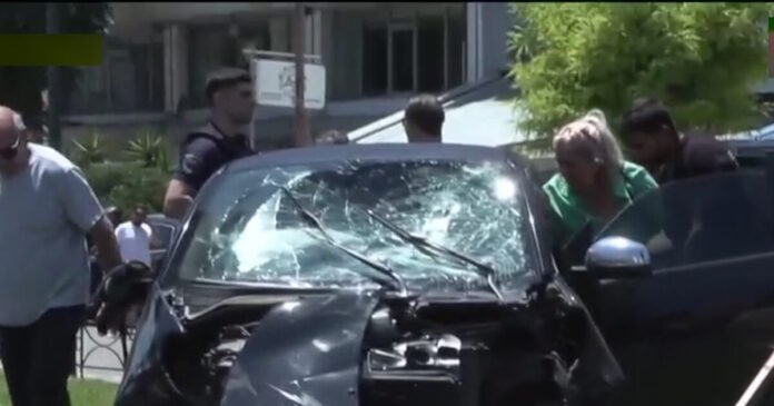 Τροχαίο ατύχημα στην Καλλιθέα: Στο νοσοκομείο σε κρίσιμη κατάσταση 60χρονος διανομέας