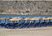 Ανάβυσσος: Beach bar εντοπίστηκε να λειτουργεί παρά το “λουκέτο” που μπήκε πριν από λίγες ημέρες – Σχηματίστηκε δικογραφία για τον ιδιοκτήτη