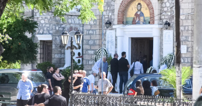Αίγιο: Θρήνος στον Λόγγο Αιγιάλειας για τη μητέρα και τον γιο που βρέθηκαν δολοφονημένοι στο σπίτι τους