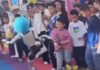 Κίνα: Viral βίντεο δείχνει ένα ρομπότ να χώνει κλοτσιά σε ένα μικρό αγόρι κατά τη διάρκεια επίδειξης