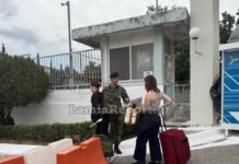Λαμία: Παρουσιάστηκαν οι πρώτες γυναίκες στον στρατό – Στιγμές συγκίνησης για εκείνες και τις οικογένειές τους