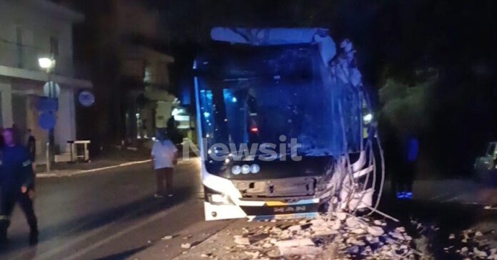 Άνω Λιόσια: Συγκλονιστικά βίντεο με το λεωφορείο που έπεσε σε κολώνα – Η στιγμή της σύγκρουσης
