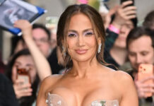 Jennifer Lopez: Bronze μακιγιάζ με λιλά σκιά γίνεται το απόλυτο καλοκαιρινό trend