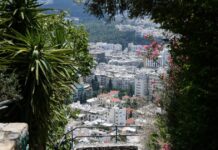 Λυκαβηττός: Αναζητείται ο άνδρας που επιτέθηκε σε 22χρονη – «Ένοιωσα να με πιάνει από τη μέση»