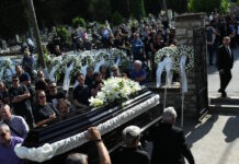Μάριος Οικονόμου: Ράγισαν καρδιές στο τελευταίο «αντίο» για τον αδικοχαμένο παλαίμαχο ποδοσφαιριστή
