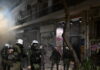 Επεισόδια στα Εξάρχεια: Κουκουλοφόροι επιτέθηκαν με μολότοφ σε αστυνομικούς – Κυνηγητό στους δρόμους και προσαγωγές