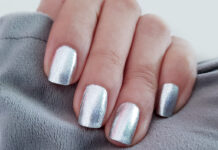 Metallic nails: Το πιο λαμπερό mani trend του καλοκαιριού