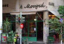 «Η “Μουριά” είναι η ζωή μου»: Η συγκινητική έκκληση του ιδιοκτήτη του καφενείου στα Εξάρχεια για να μείνει ανοιχτό
