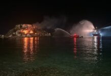 Πειραιάς: Με πλωτό μέσο τύπου RAFNAR, έσβησαν τη φωτιά στη νησίδα Κουμουνδούρου