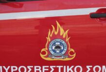 Φωτιά σε σκάφος στο ναυπηγείο της Σαλαμίνας – 25 πυροσβέστες επιχειρούν στο σημείο