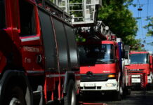 Μεγάλη φωτιά σε οινοποιείο στο Μαρκόπουλο: Πάνω από 30 πυροσβέστες παλεύουν με τις φλόγες