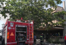 Φωτιά σε ξενοδοχείο στην πλατεία Ομονοίας – Ισχυρές δυνάμεις της πυροσβεστικής στο σημείο