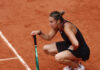 «Βόμβα» στο Roland Garros: Η Αρίνα Σαμπαλένκα αποκλείστηκε στα προημιτελικά με ήττα 2-1 σετ από την Ντιάνα Σνάιντερ