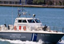Αίγινα: Σκάφος με 21 επιβαίνοντες προσάραξε στη νησίδα «Κερί» – Σκάφη και δύτης σπεύδουν στο σημείο