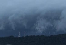 Σκιάθος: Λίγο πριν καταιγίδα ο ουρανός θυμίζει σκηνικό ταινίας, εντυπωσιακές εικόνες