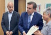 Ο Μαργαρίτης Σχοινάς παρέλαβε το πτυχίο του Βαγγέλη Γιακουμάκη από τη Γαλακτοκομική Σχολή Ιωαννίνων