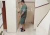 Θεσσαλονίκη: Έστησε «καρτέρι» σε ηλικιωμένη μέσα σε πολυκατοικία για να την ληστέψει – Δείτε βίντεο ντοκουμέντο
