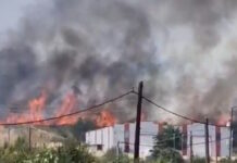 Φωτιά στο Δερβένι Θεσσαλονίκης: Καίει ξερά χόρτα