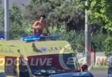 Ρόδος: Γυμνός τουρίστας σκαρφάλωσε σε ασθενοφόρο και πήδηξε στον δρόμο