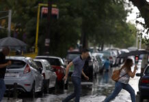 Καιρός: Επιστρέφουν οι βροχές και «χτυπούν» τα βόρεια και τα δυτικά – Ξεκινούν ξανά τα 35άρια από την Κυριακή