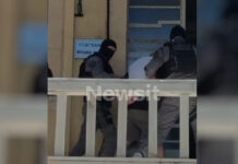 Εξαφάνιση Σταυρούλας Λεβεντάκη: Στην 45χρονη ανήκουν οι κηλίδες αίματος που βρέθηκαν στο σπίτι – Η στιγμή που ο Σκοπιανός οδηγείται στον εισαγγελέα