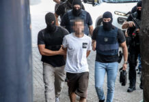Βάγια Νέστορα: Ένταση ανάμεσα σε αστυνομικούς και αλληλέγγυους στον 27χρονο μετά την 4η προφυλάκιση για τη φονική επίθεση – Μία σύλληψη