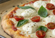 Pizza με cottage cheese: Εύκολη συνταγή για fit βραδινό