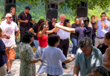 Κλαρίνο, Χορός και Προβατίνα – Το Μεγάλο Γλέντι στην Αμπελακιώτισσα Αιτωλοακαρνανίας (video)