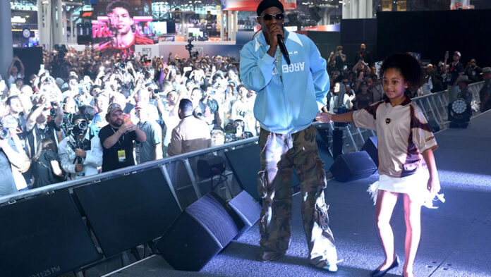 Travis-Scott-Η-έκπληξη-στους-θαυμαστές-του-με-την-8χρονη.jpg