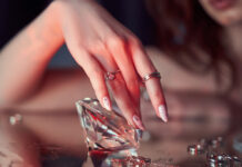 Υ2Κ Flower nails: Η πιο χαριτωμένη και chic τάση στα νύχια