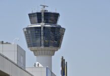 Συναγερμός σε πτήση Αθήνα – Πάρος: Αναγκαστική προσγείωση στο «Ελευθέριος Βενιζέλος» μετά από ένδειξη φωτιάς