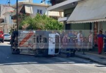Σφοδρή σύγκρουση αυτοκινήτων στην Αμαλιάδα: Τούμπαρε το ένα, δύο γυναίκες απεγκλωβίστηκαν