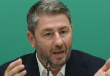 Ανδρουλάκης στο TikTok: Οι δεσμεύσεις του ΠΑΣΟΚ για τις μικρομεσαίες επιχειρήσεις