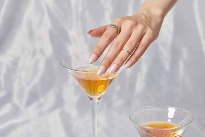 champagne-silk-nails-1024x683.jpg