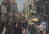 Θερινές εκπτώσεις: Πολύ αυξημένη η κίνηση στα ανοιχτά καταστήματα σε Ερμού και Αιόλου