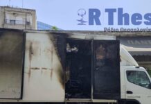 Θεσσαλονίκη: Φορτηγό εν κινήσει τυλίχθηκε στις φλόγες στη Γιαννιτσών